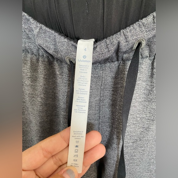 Lululemon athetica on the fly pants size 4 gray color - Picture 4 of 8